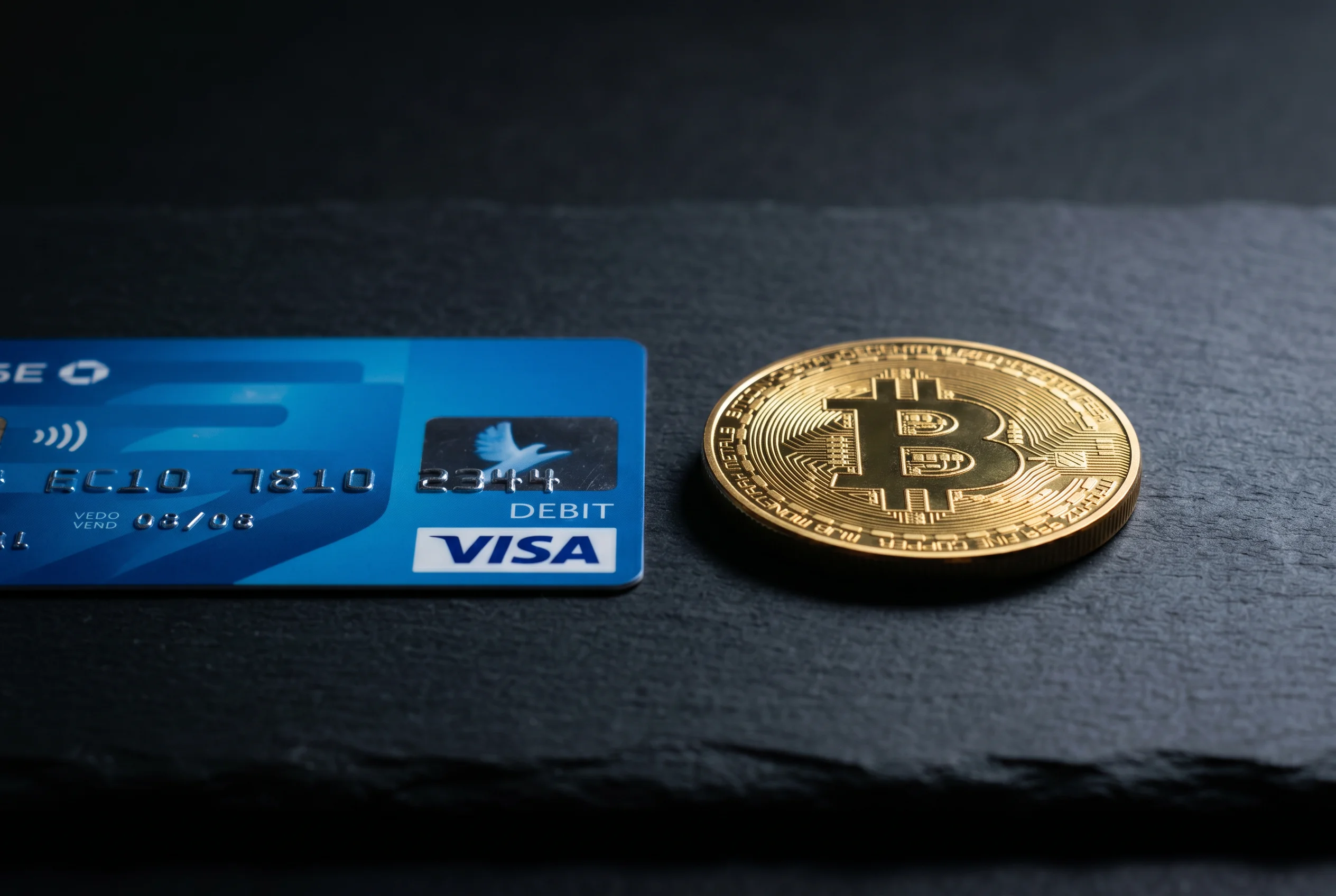 Srovnání platby Visa a kryptoměn u sázkových kanceláří